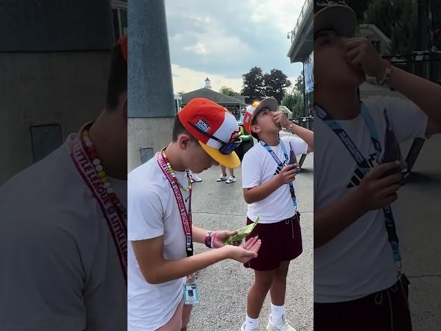 LLWS Team Texas tries out SMACKIN' Sunflower Seeds🫡