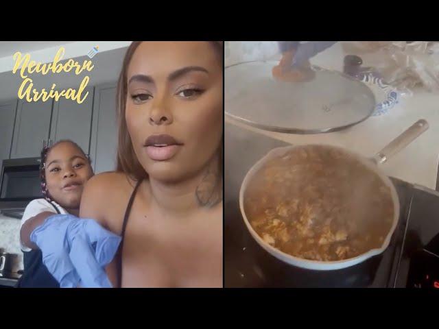 "I Got Money" Alexis Skyy's Daughter Alaiya Insist On Helping Mommy Clean The Chicken! 