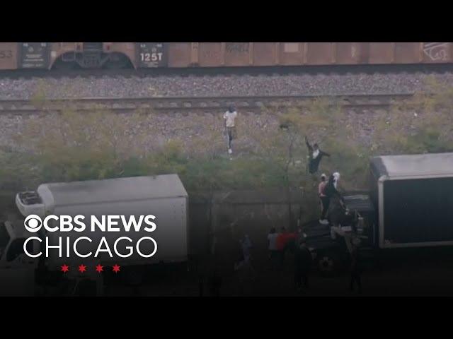 Thieves raid freight train on Chicago's West Side, keep going with police on scene