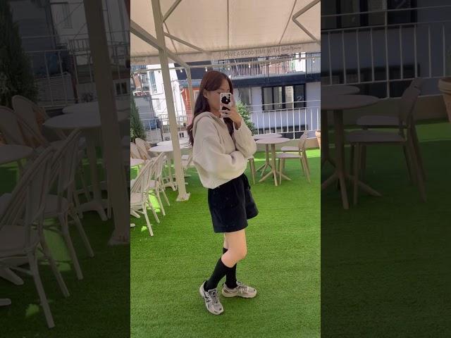 후디에 반바지  효리언니가 추천하는 코디, 무드인센스에서 참고하세요 ! #룩북 #쇼핑몰추천 #쇼핑몰 #ootd #데일리룩 #데이트룩 #여자코디 #가을코디 #겨울코디 #니트집업