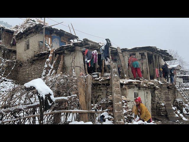 The Best Himalayan Life In Snow ||Very Hardworking But Beautiful And Enjoyable Himalayan Life Nepal.