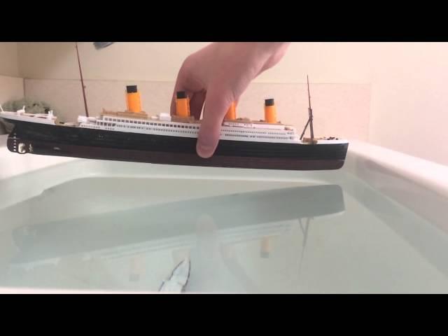 Titanic model sinking 2