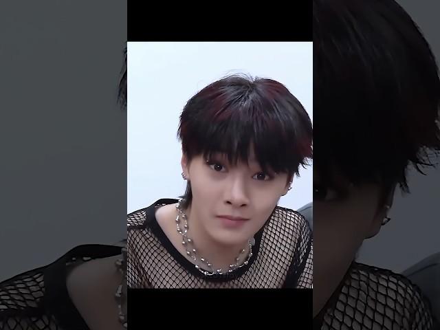 IN surprised by Lee Know ️ #straykids #skz #jeongin #leeknow