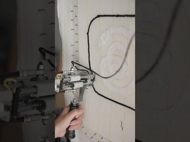 Tufting a Threads Rug