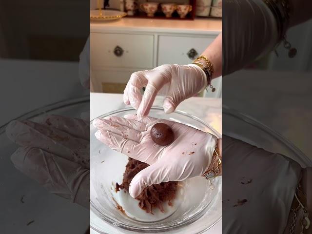 عملت انا وأمي وبنتي اسهل حلا ب ٣ مكونات بس #recipe #chocolate