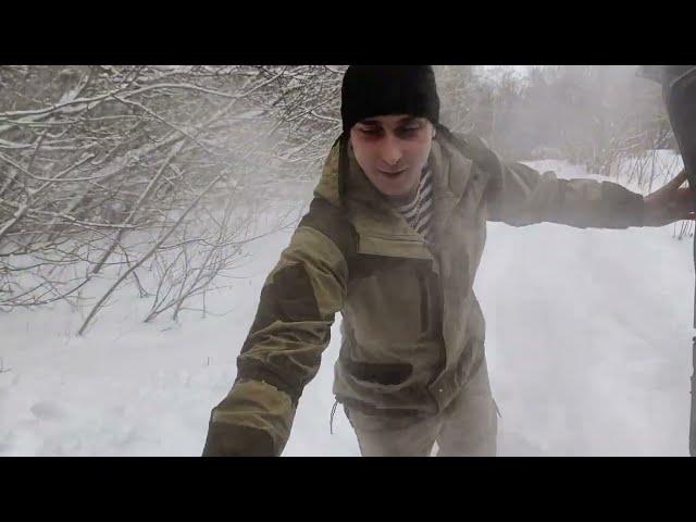 Легендарный внедорожник по пояс в снегу держит курс на баню!!!