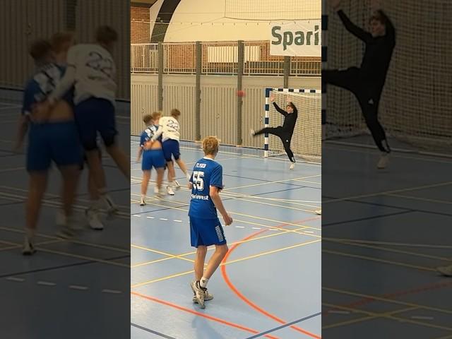 ‍️ powerful handball shots #handballgoalkeeper #håndbold #handballskills #handballplayer #saves