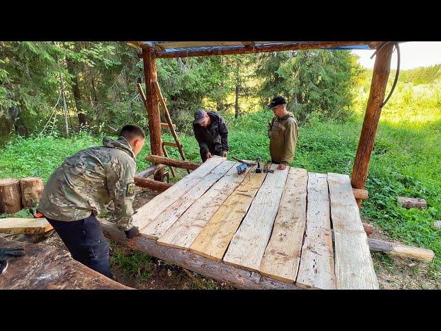 ЖАРА 35°C - ЗАКРЫВАЕМ ПОЛ И КРЫШУ У БЕСЕДКИ | ЛАГМАН В КАЗАНЕ НА КОСТРЕ | ПИЛЫ ГЛОХНУТ ОТ ЖАРЫ