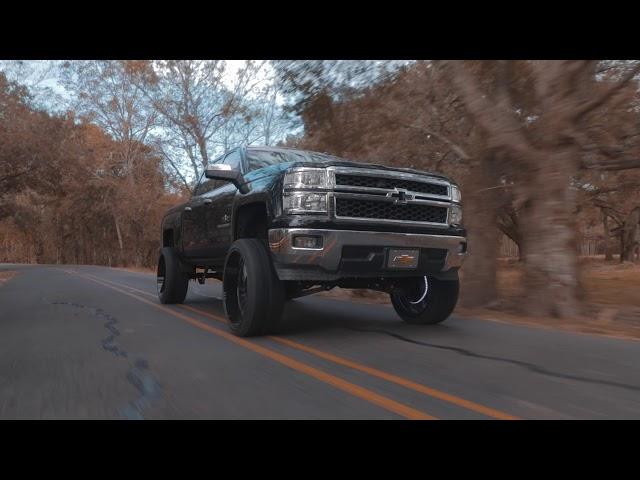 Chevy 1500 With 7.5" Rough Country Lift and 26x12 Hardcore HC17 wheels on 35x13.50r26 RBP M/T!