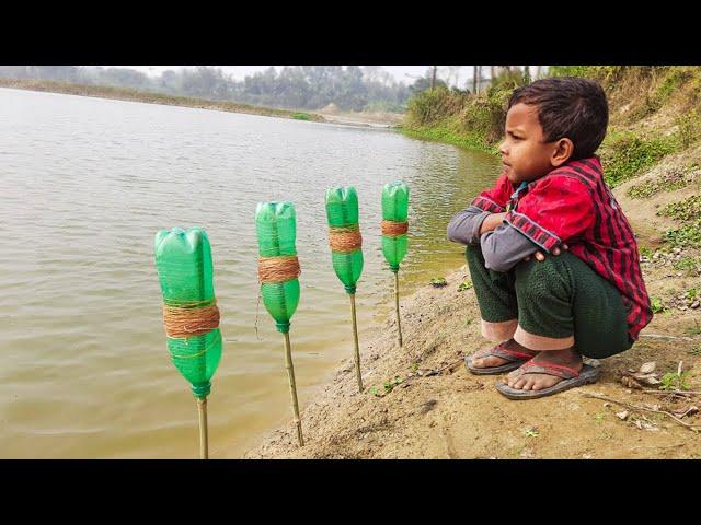Best Fishing Video 2022  | Traditional Boy Catching Big fish With Plastic Bottle Fish Hook By River