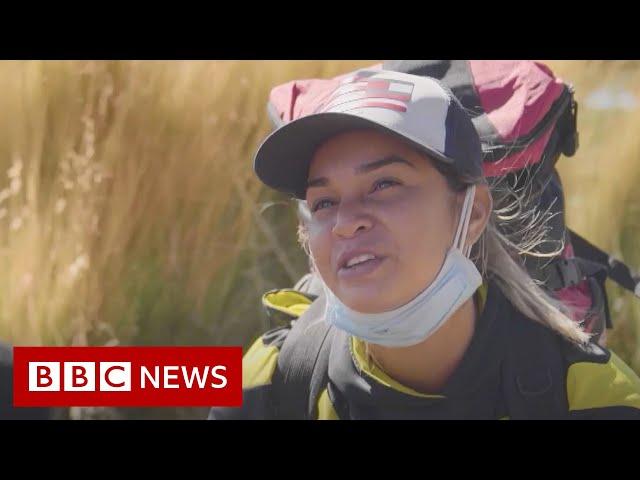 Venezuelan migrants travel through desert to reach Chile - BBC News