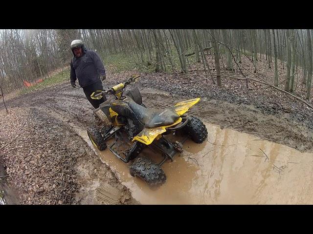 HILLTOP LODGE EMPORIUM PA  YFZ450 STUCK IN THE MUD!