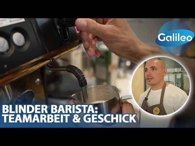 Ein blinder Barista: Unglaubliche Arbeit, auch im Alltag!