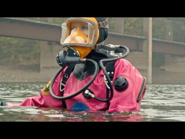 Frogwoman Anna - Yellow Interspiro Viking Drysuit Dive - Preview