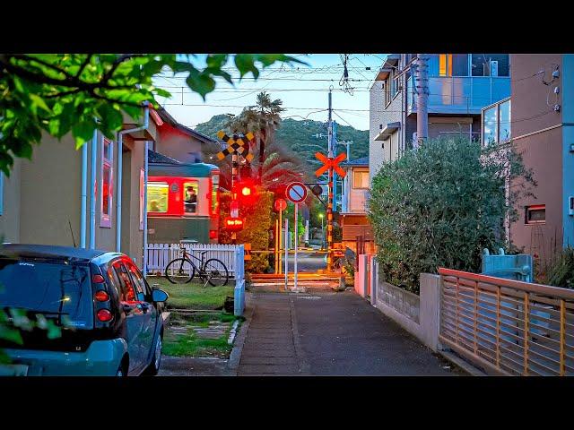 Evening walk around seaside town of Kamakura, Japan • 4K HDR