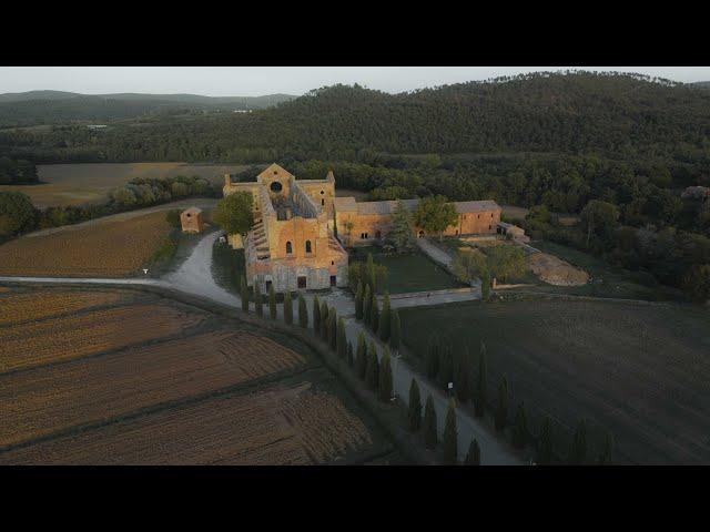 Tuscany Italy Romantic Villa Intimate Elopement | Couple Session Val d'Orcia & San Galgano