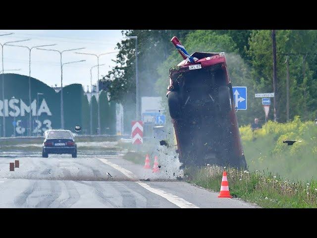 1966 Plymouth Barracuda accident @ 1/8 mile drag race