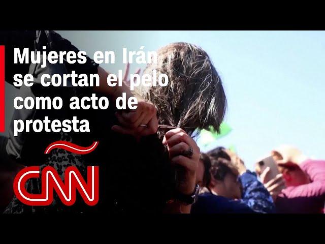 Por qué las mujeres se cortan el pelo en protesta por el régimen iraní