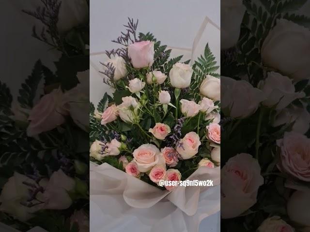 @user-sq9nf5wo2k تنسيق باقه ورد على قاعده ورد طبيعي بشكل جميل وحلو ومرتب #ورد #تغليف #تنسيق_ورد #