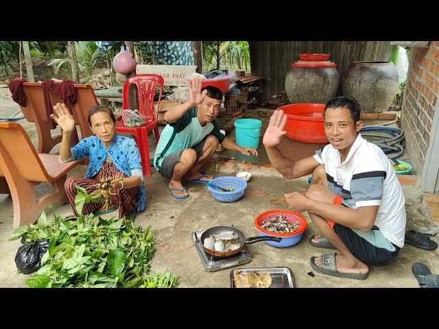 Anh em Taem Văn Xinh Đoàn làm bữa cơm chuẩn bị cho chuyến Sinh Tồn 24 giờ