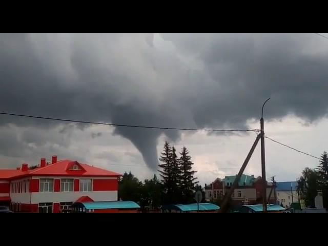 Смерч на границе Татарстана и Самарской области, между населенными пунктами Салейкино и Черемшан