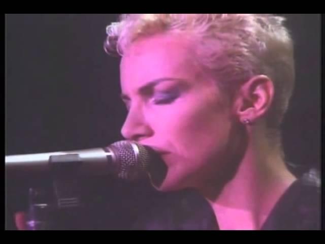 Eurythmics - The Miracle Of Love (Live) Legendado em PT- BR