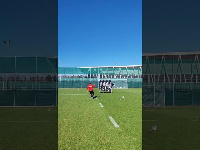 Jonathan Schmid vs. springende Freistoßmauer (jumping freekick wall)