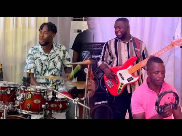 EXCLUSIVEA LIVE JAM SESSION WITH AKWABOAH JUNIOR||EMMA ON BASS||BISDRUM||GROOVY||