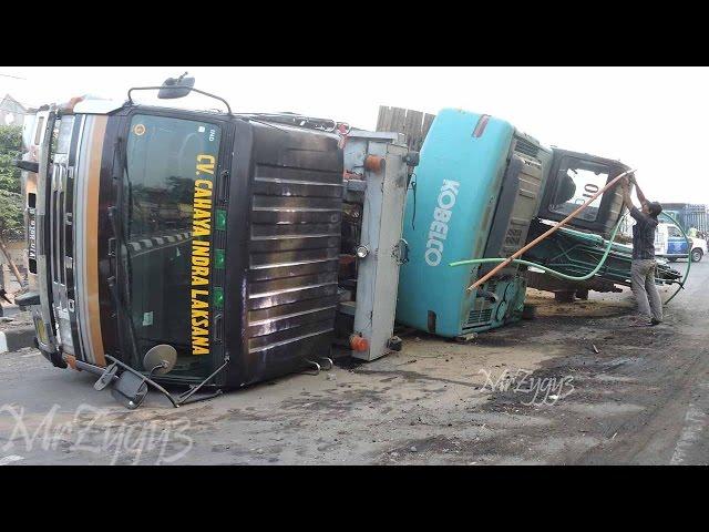 Excavator Accident Kobelco SK200  Fuso Self Loader Truck  Heavy Recovery