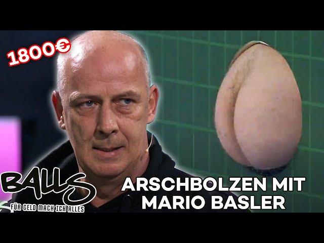 ARSCHBOLZEN MIT MARIO BASLER - Fußbälle auf den nackten Hintern! | Balls - für Geld mach ich alles