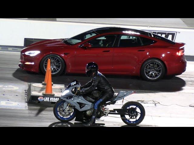 Tesla Plaid vs BMW 1000RR Superbike - drag racing