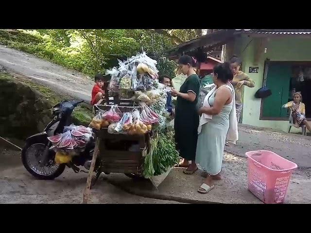 IBU IBU BELANJA SAYURAN