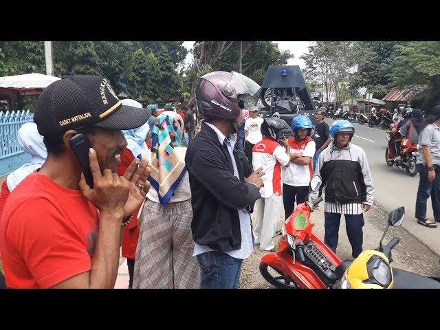 Pendukung Koko Datangi Kantor KPUD Bone