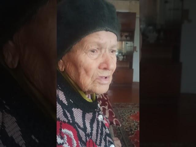 Окна побиты,вещи за окном. Вот она деменция.Деменция.