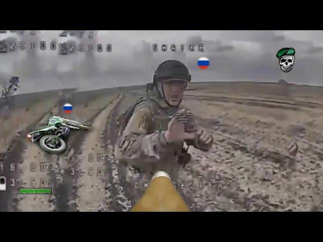 Horrible! Ukrainian FPV drone brutally blows up fleeing Russian infantry at very close range