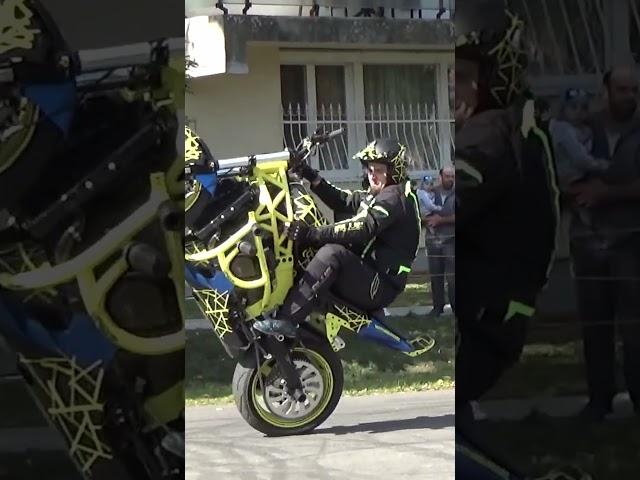 Stunt riding best tricks 3 - wheelie without hands