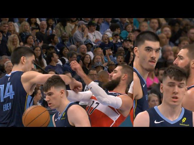 Zach Edey gets heated and bumps Jonas Valanciunas then death stares him for elbow