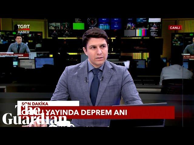 Turkish anchor continues reading news during earthquake