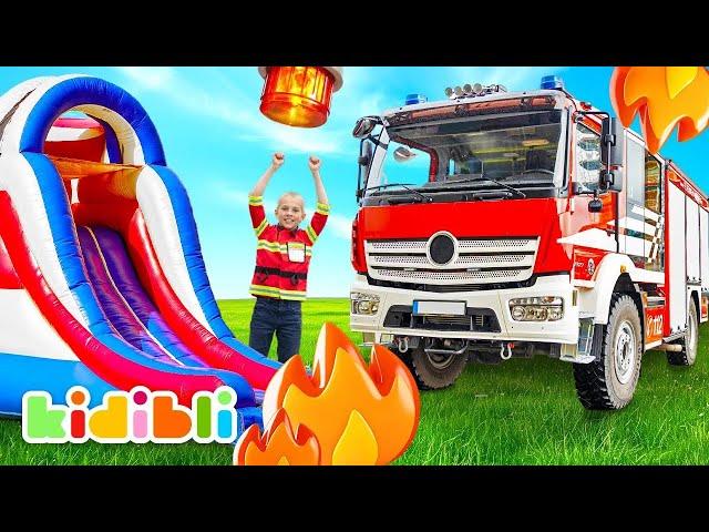 Los niños bomberos salvan el día!  Videos educativos de camiones de bomberos para niños Kidibli