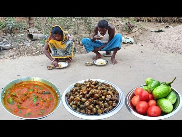 SNAIL with BRINJAL and TOMATO curry cooking mother & father || how to cook snail recipe