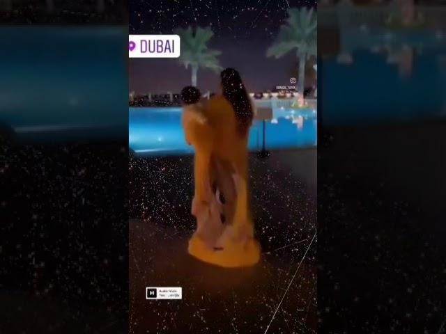 Мерьем Узерли с дочками,архивное видео