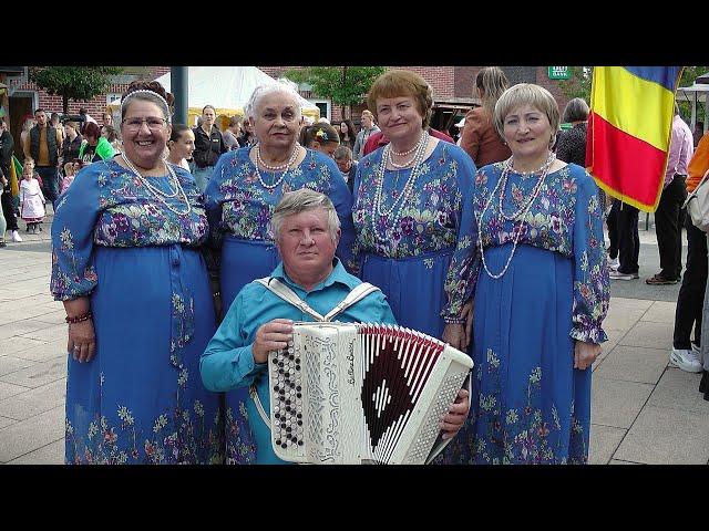 Рябина зреет в сентябре,Как за Доном за рекой,Пока живёшь на белом свете радуйся,Досада,Гармошечка .