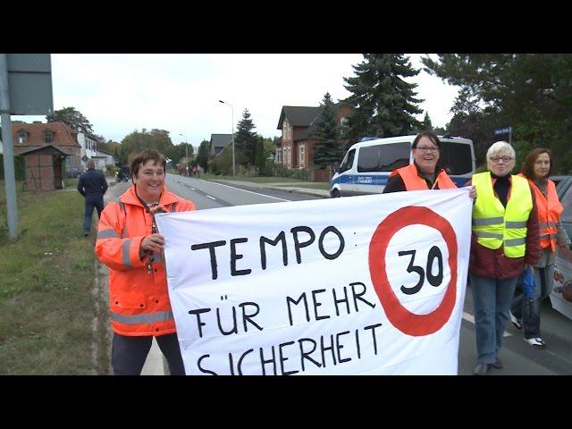 Prignitz: Einwohner von Groß Buchholz blockieren Durchfahrtsstraße