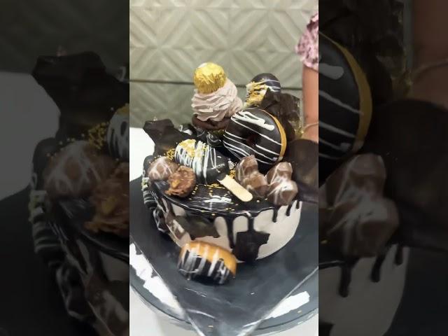 #cake #cakedecorating #ferrerorochercake #decoration #shortvideo #viral