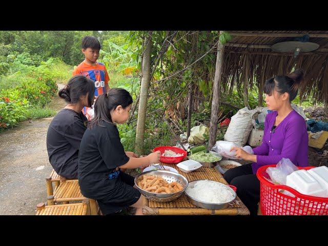 HÔM NAY BÁN BÚN CHẢ GIÒ BÀ CON TẤP NẬP ỦNG HỘ NHIỆT TÌNH | Thôn Nữ Cà Mau