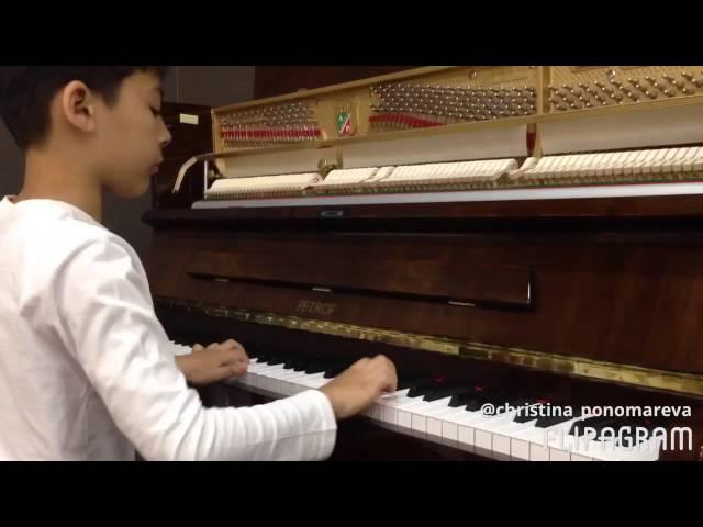 Салон пианино и роялей PIANOS - PETROF 125 F1