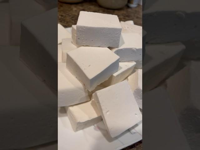 HOMEMADE MARSHMALLOWS #shorts #shortrecipe #nobake #marshmallow #sugar #treat #dessert #homemade