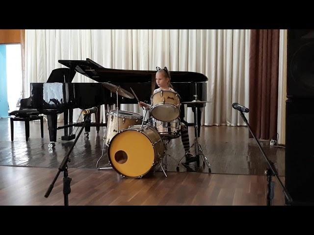 Nickelback - How You Remind Me (София Михайлова, 1 класс, барабаны)