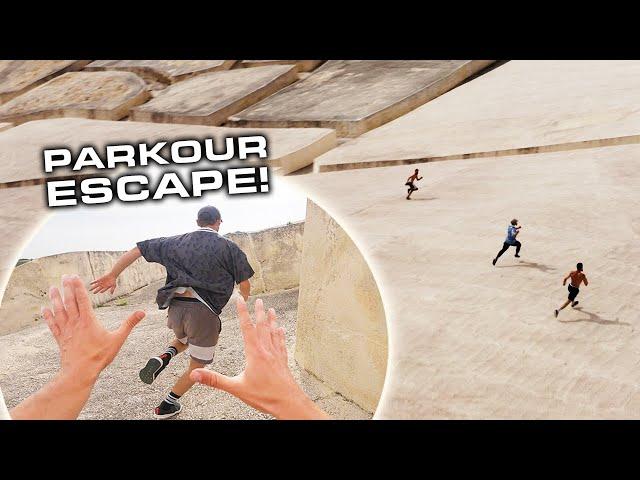 Parkour HIDE and SEEK (Giant Labyrinth) 