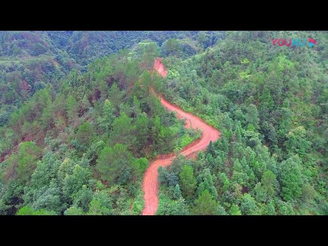 Aerial photography of a mountain road in the mountains of Guizhou, winding, dare to drive here